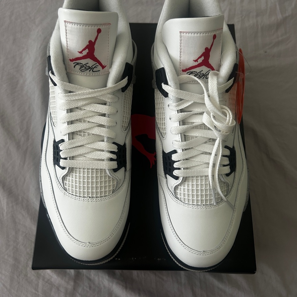 NWT in box Authentic Nike 2025 Limited Edition White and Gray Air Jordan 4 Retro